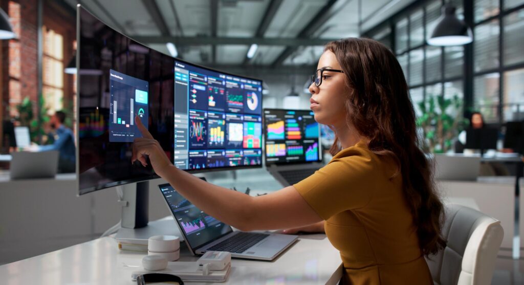 Business users independently analyzing trusted data with self service bi