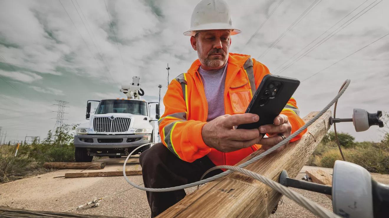 Field service technician using an offline first mobile application in an unreliable connectivity environment
